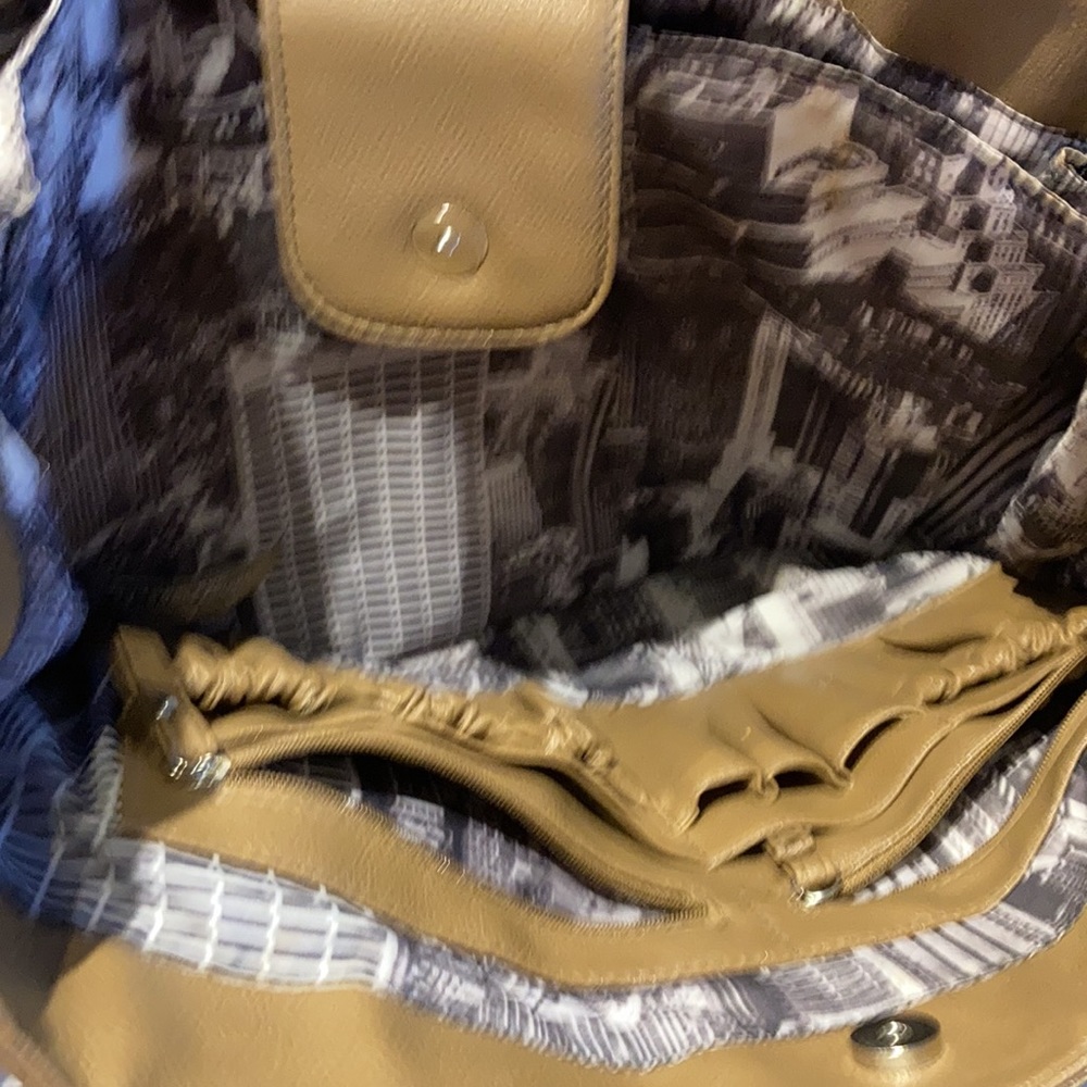 Kenneth Cole Reaction Tote - Picture 5 of 5